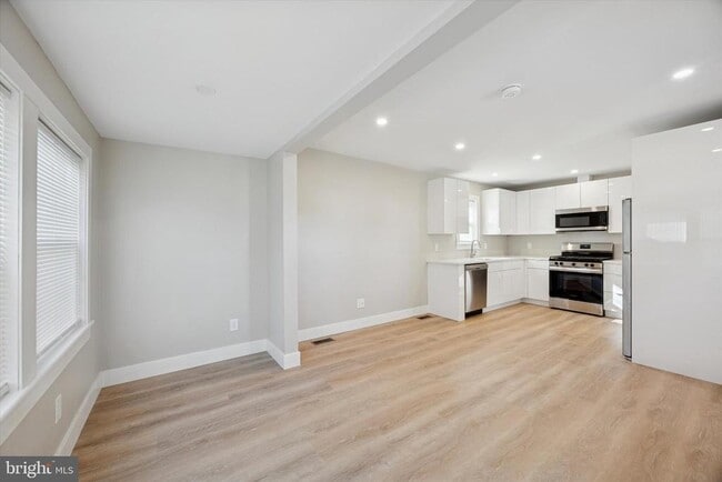 Building Photo - 118 Bartram Ave