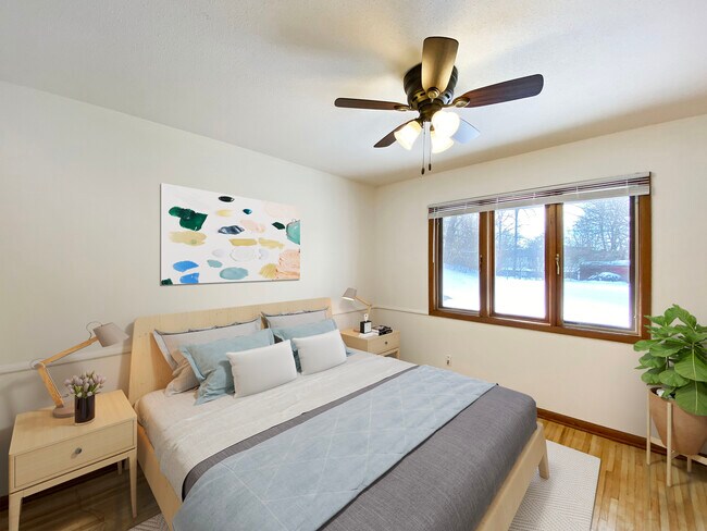 Building Photo - 722 Silver Lake Road NW