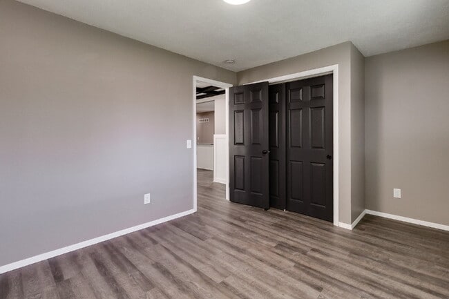 Building Photo - "Charming 4-Bed, 2-Bath Florissant Home wi...