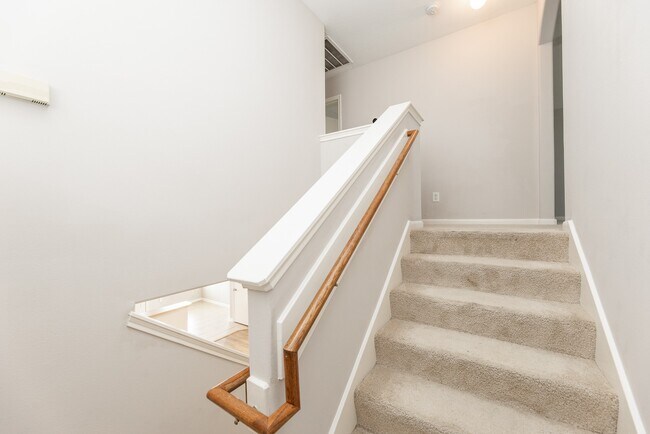 Building Photo - 1006 Vernage Rd