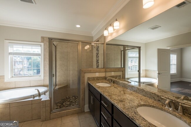 Building Photo - 921 Hickory Leaf Ct SE