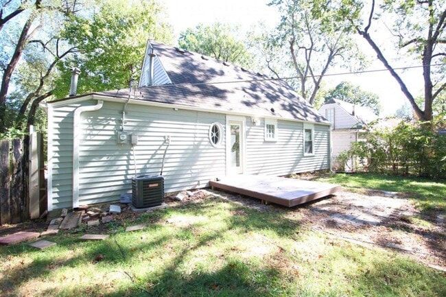 Building Photo - 7728 Walnut St