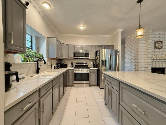 Building Photo - 42 Village Knoll Pl