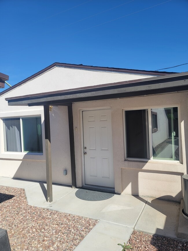 Building Photo - 1830 W Oraibi Dr