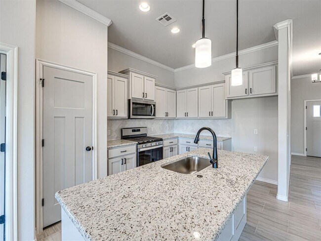 Building Photo - 545 Grand Sycamore Dr