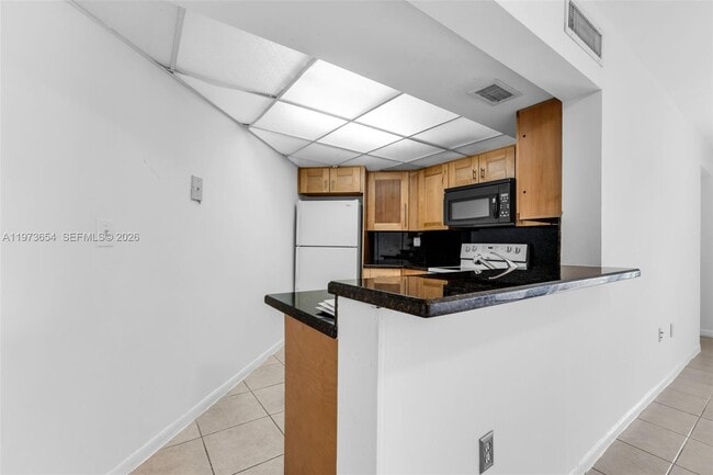 Building Photo - 9735 Fontainebleau Blvd