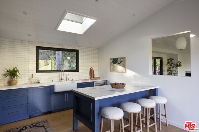 Building Photo - 5692 Holly Oak Dr