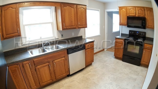 Building Photo - 1108 Crestview Dr SE