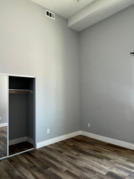 Building Photo - 608 E 29th St