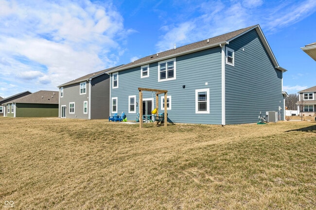 Building Photo - 1399 Hat Band St