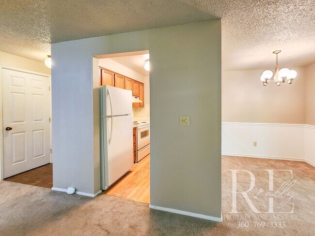 Building Photo - 50% OFF 1st Month's Rent! Upstairs Condo at The Narrows – Pool, Clubhouse & Woodland Views!