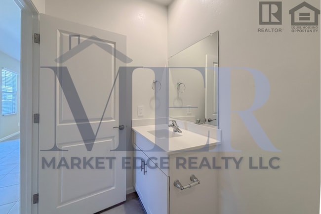 Building Photo - 4Bed/3Bath Home at I10/Wilmot Rd! $199 MOV...