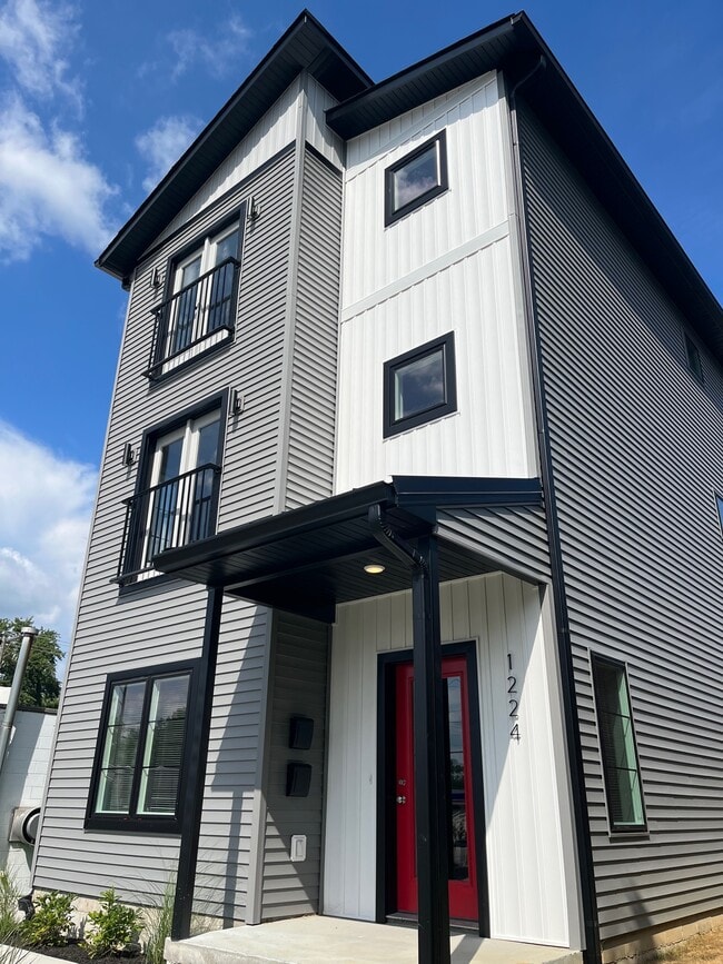Building Photo - 601 E Miller Dr