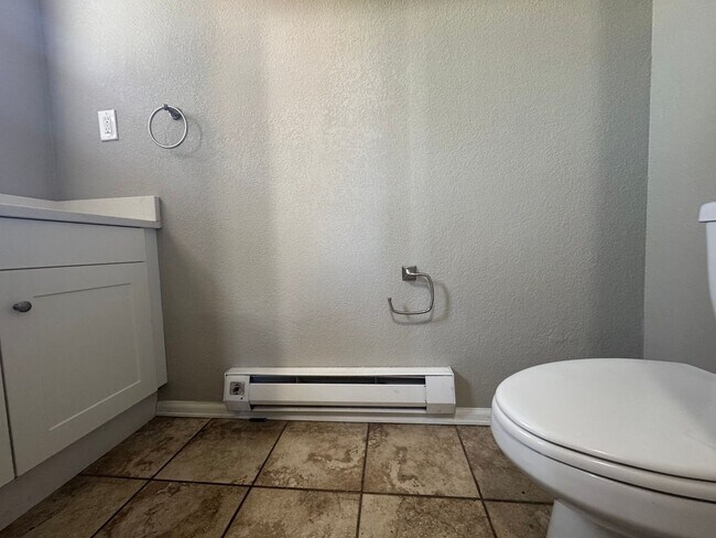 Building Photo - Near the heart of downtown 3 bedroom, 2 ba...