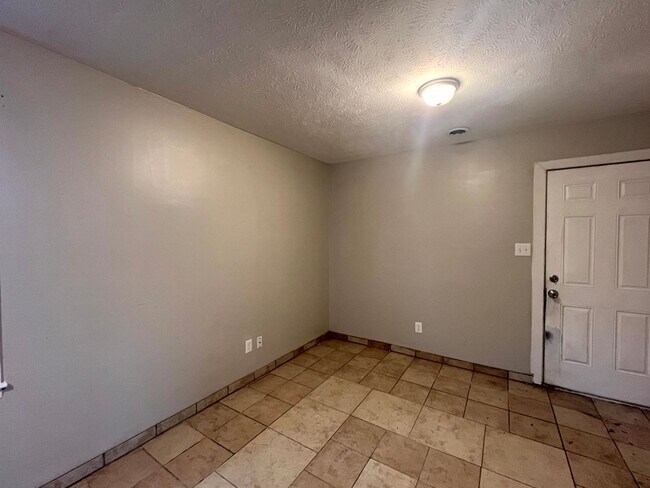 Building Photo - 6545 Amanda Cir