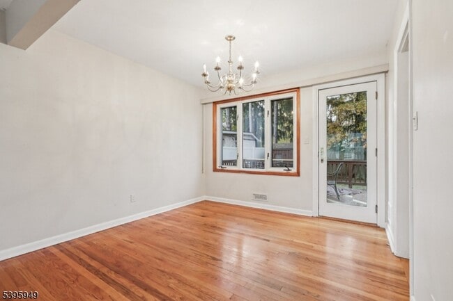 Building Photo - 145 Vivian Ave