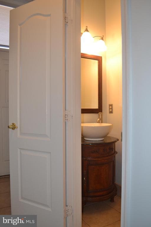 Building Photo - 3947 Valley Ridge Dr