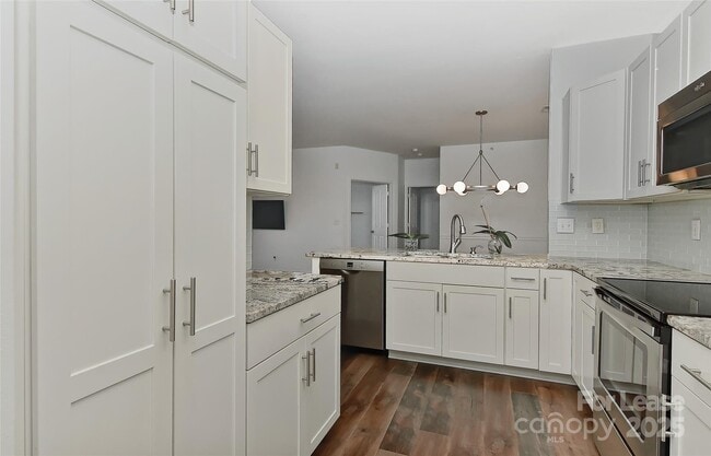 Building Photo - 17109 Red Feather Dr