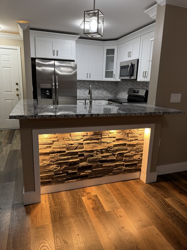 Building Photo - 1919 Summer Club Dr