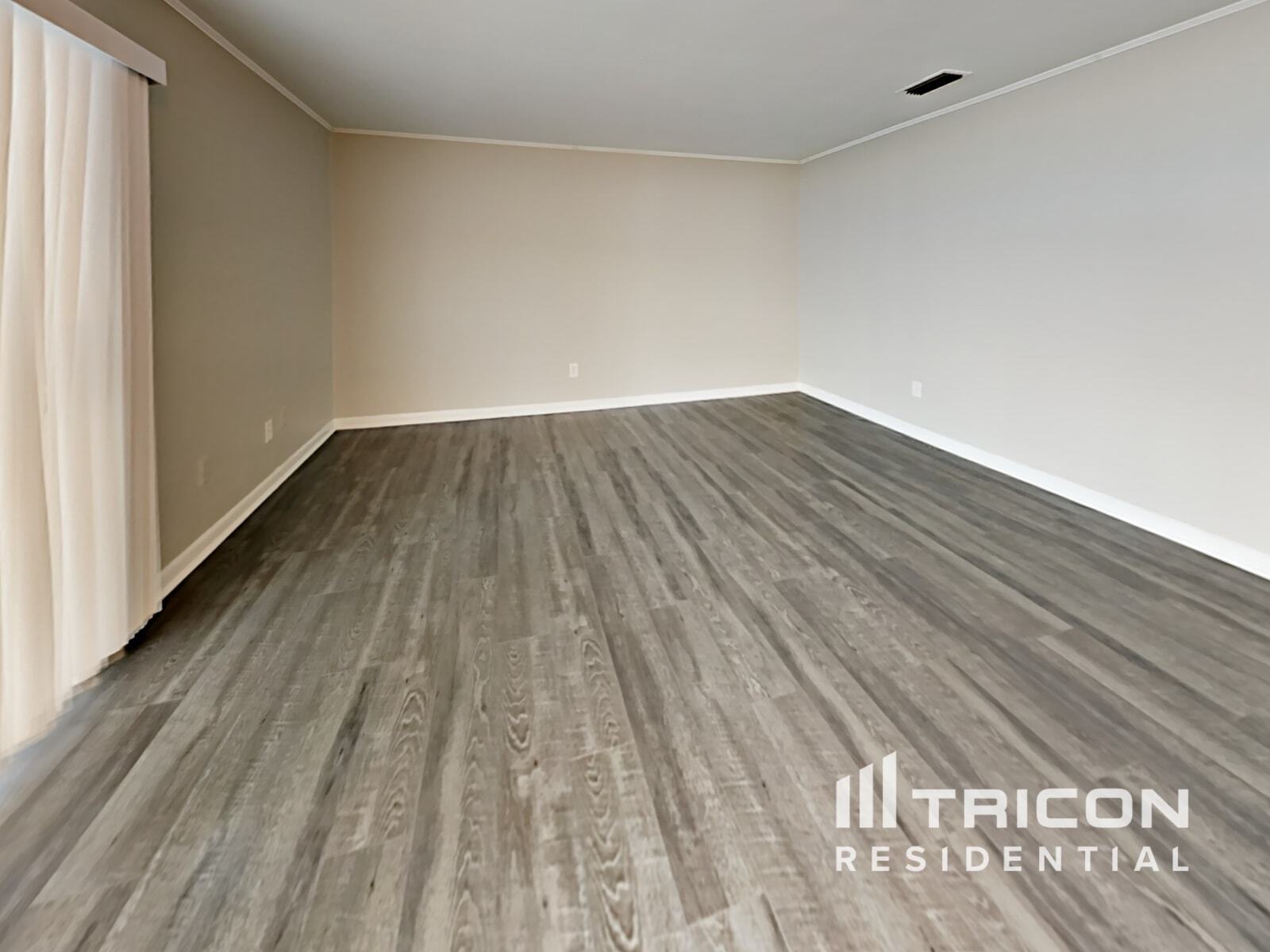Building Photo - 7102 Woodfield Dr