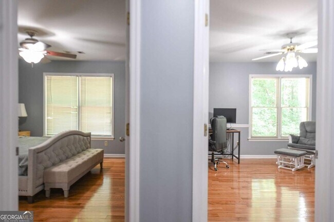 Building Photo - 304 Bridle Path