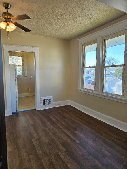 Building Photo - 5257 Rolston Ave