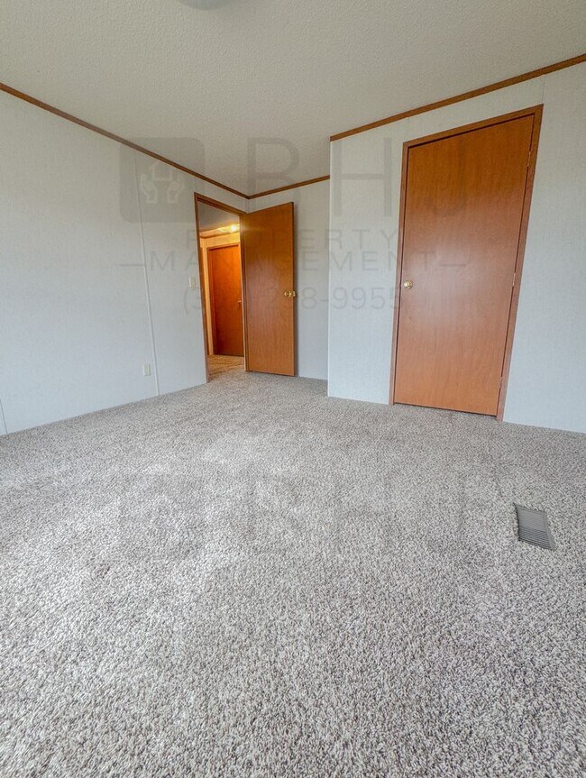 Building Photo - Dog Friendly, 3 Bed/ 2 Bath SFH