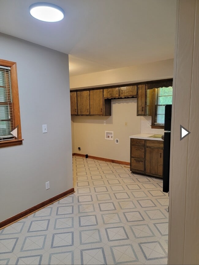 Building Photo - 2965 Bobolink Dr