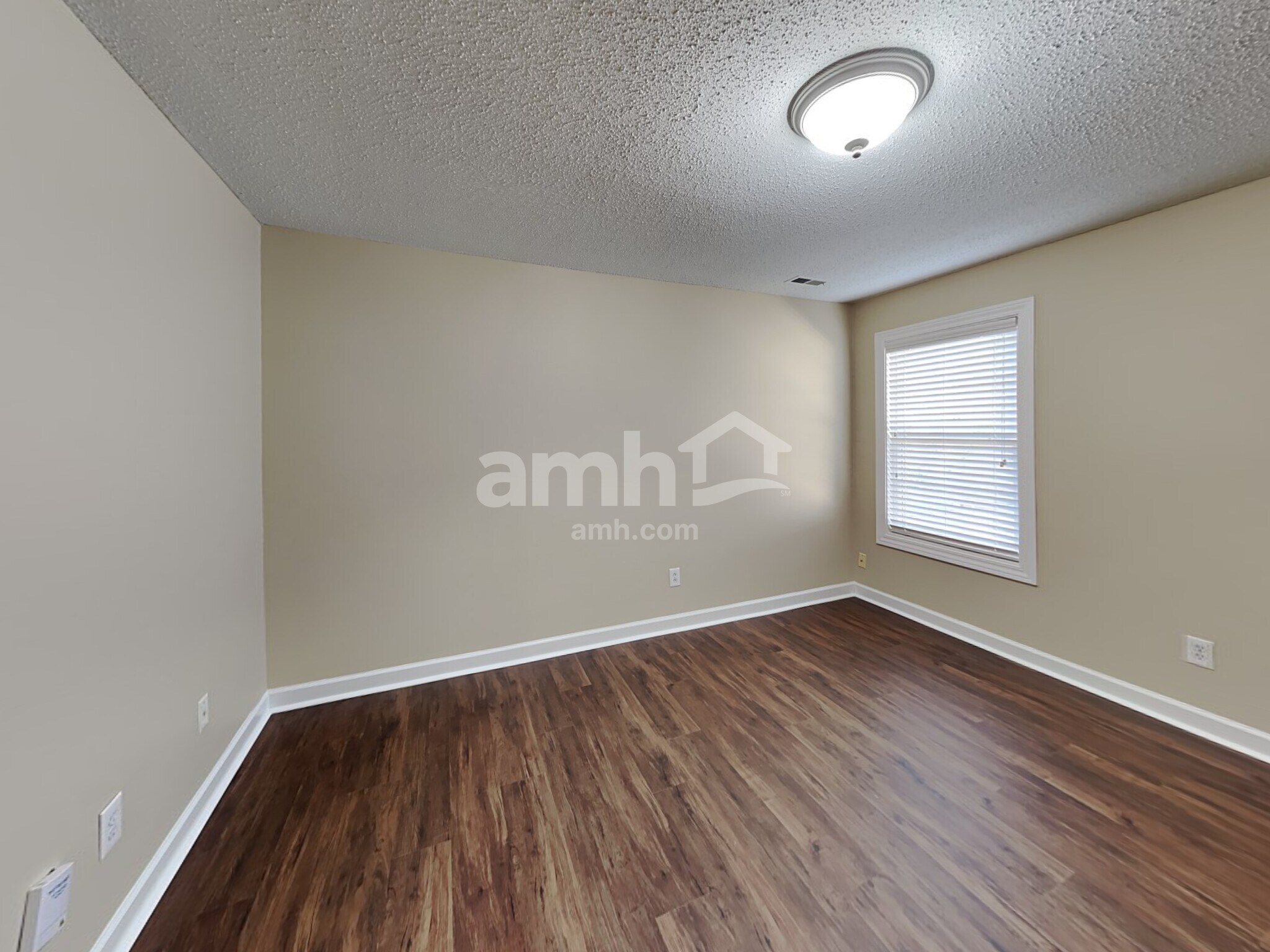 Building Photo - 1071 Sassafras Trl