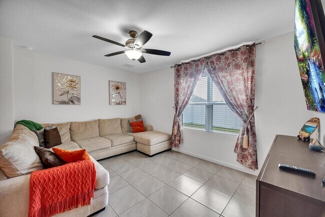 Building Photo - 5306 Entertainment Way