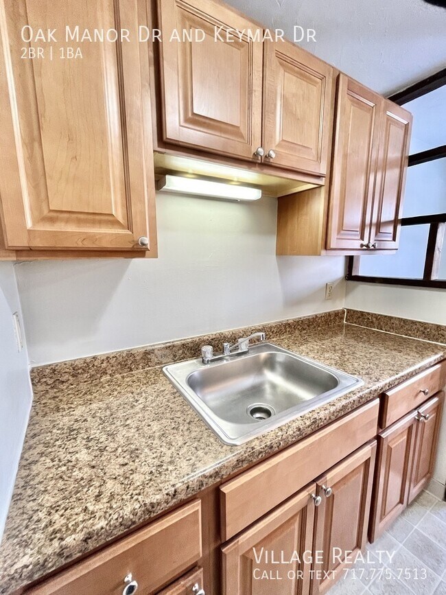 Building Photo - 221 Oak Manor Dr