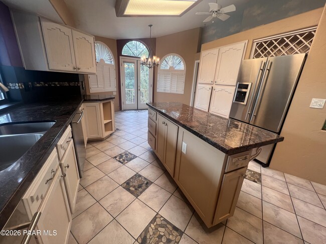 Building Photo - 3160 Rainbow Ridge Dr