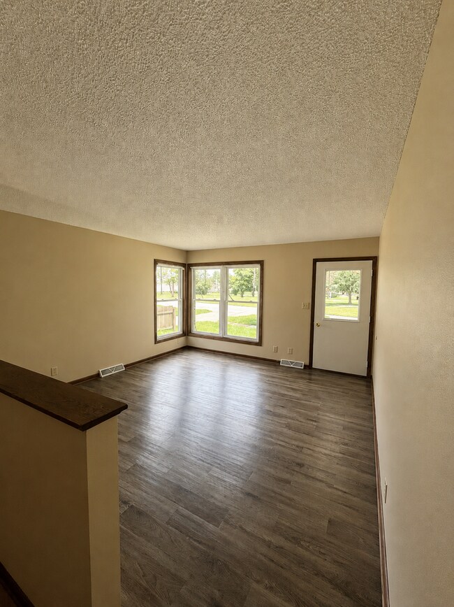 Building Photo - 3 Bd 2 Ba Condo for rent in Cedar Falls, IA