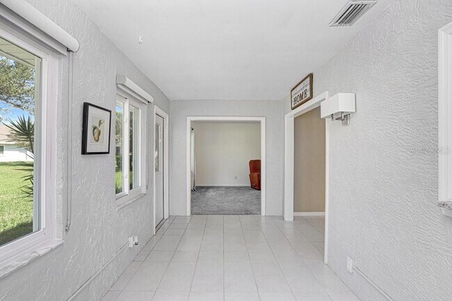 Building Photo - 2306 Lancaster Dr