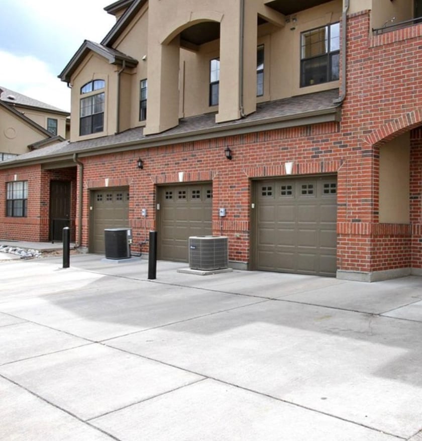 Attached garage for two cars (far right) - 200 Poplar St
