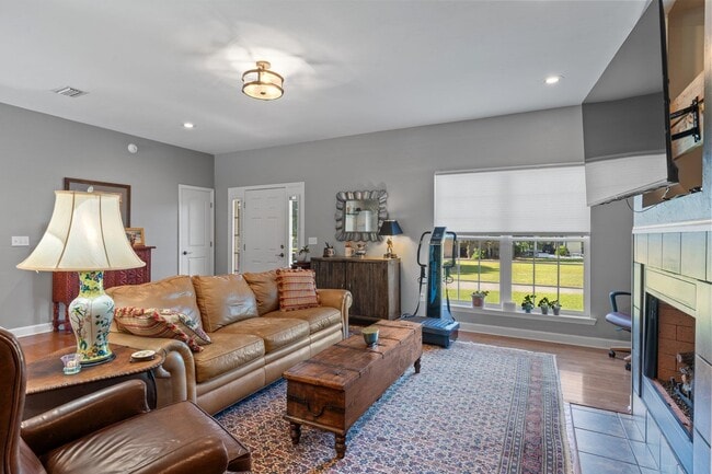 Building Photo - 9525 Woodland Hills Way