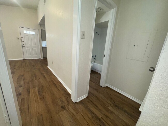 Building Photo - 3149 Tudor Ln
