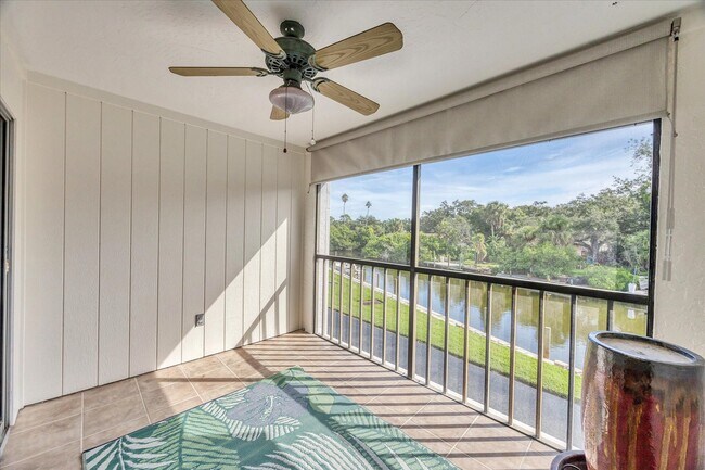 Building Photo - 2124 N Tamiami Trl