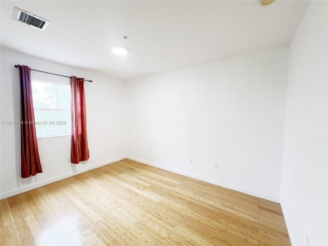 Building Photo - 2540 SW 14th Ave