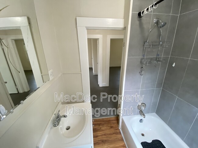 Building Photo - 318 3rd St