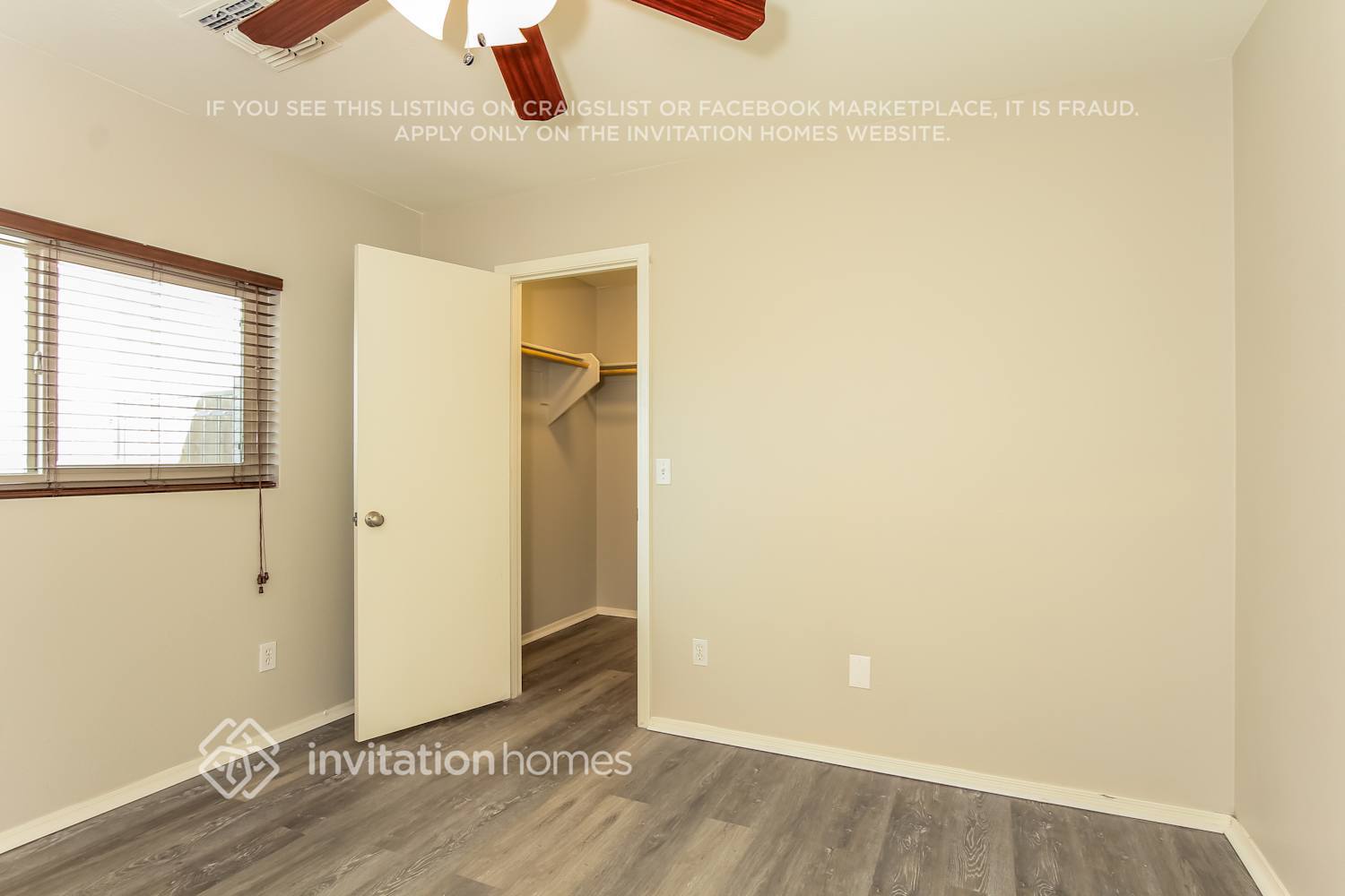 Building Photo - 11601 W Windrose Ave