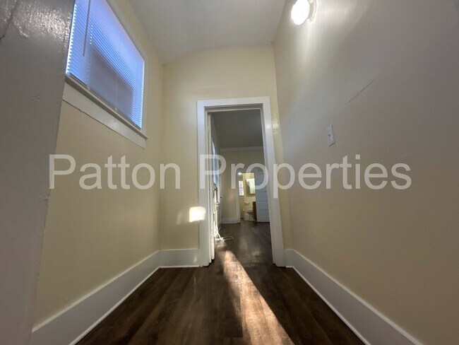 Building Photo - 2223-2225 Greene Street - Inside CoC - R11409-17-07