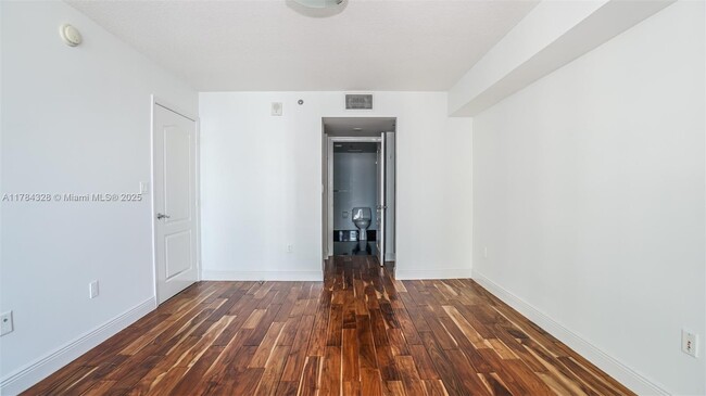 Building Photo - 1200 Brickell Bay Dr