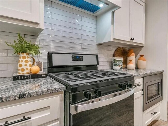 Building Photo - Gorgeous Newer Build! 4 Bed 3 Bath in Deer...