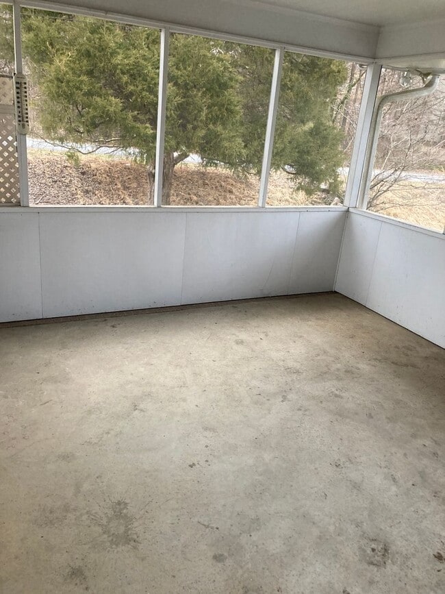 Building Photo - 669 McGregor Rd