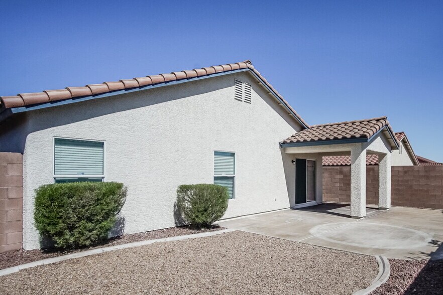 Building Photo - 186 Carlsbad Caverns St