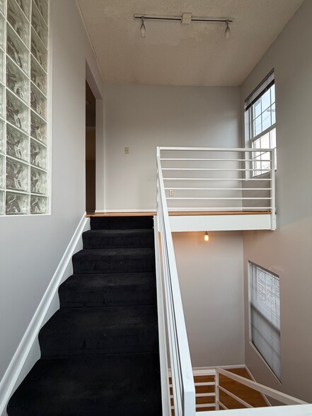 Building Photo - 1091 Harrison Ave