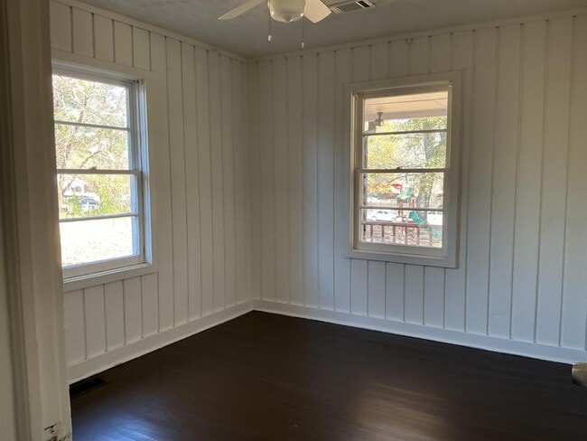 Building Photo - 2165 Rosebud Rd