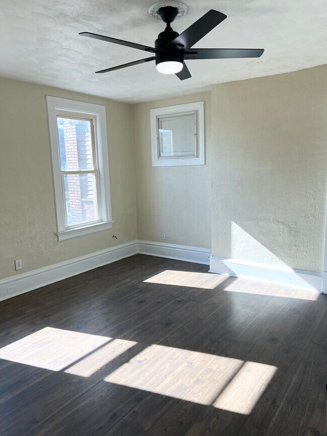 Building Photo - Newly Remodeled 3 or 4 Bedroom in Swissval...