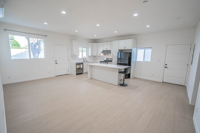 Building Photo - Stunning 3-Bedroom Single-Story ADU in Granada Hills!